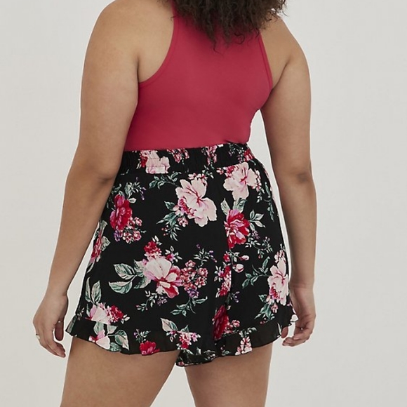 Torrid plus floral ruffle hem shorts, 4XL/ 48", black - Picture 5 of 10